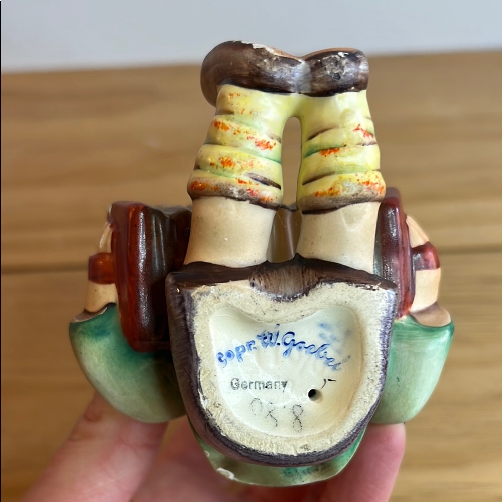 Hummel Figurine Lets Sing with Accordion and Bird 1952 TMK-2 - Picture 8 of 11